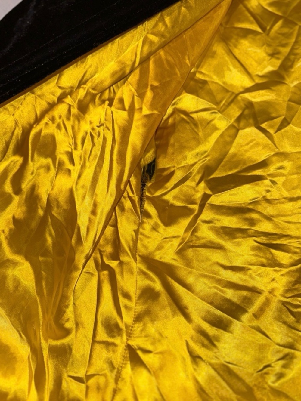 Harry Potter Hufflepuff Cloak Hooded Black Velour House Robe Adult One Size - Picture 9 of 9